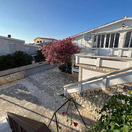 Emko Apartmens * Vir